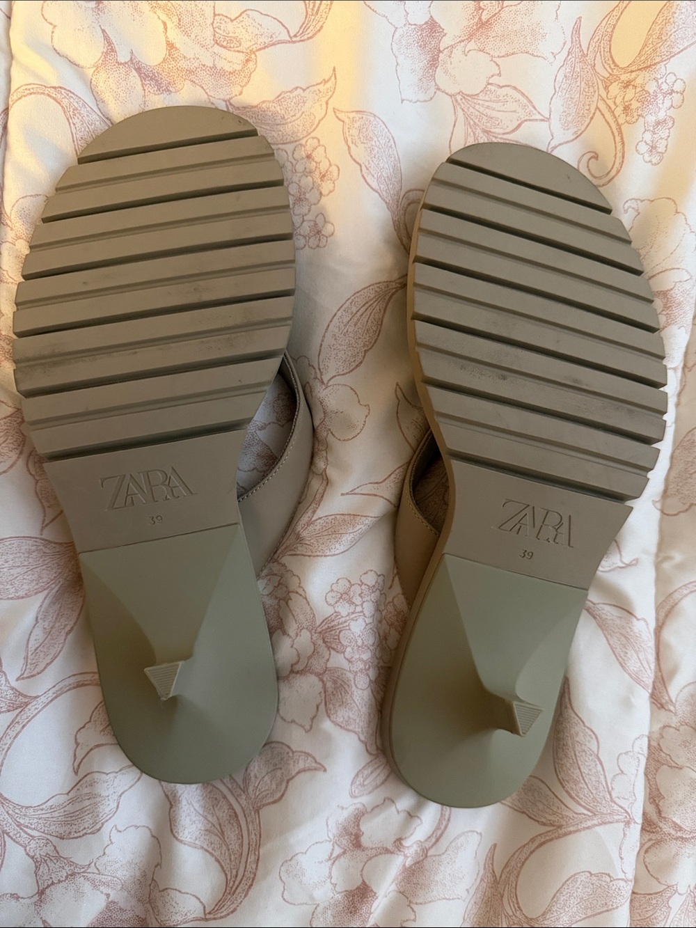 Zara gray thong kitten heels - Picture 3 of 7